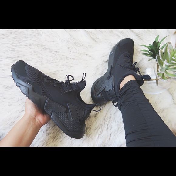 nike huarache drift triple black